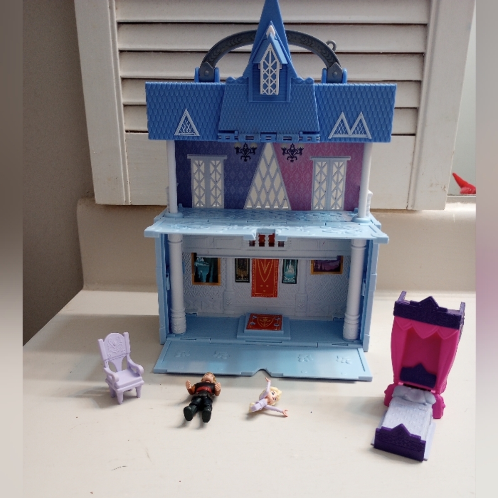 Disney Frozen Arendelle Pop Up Castle